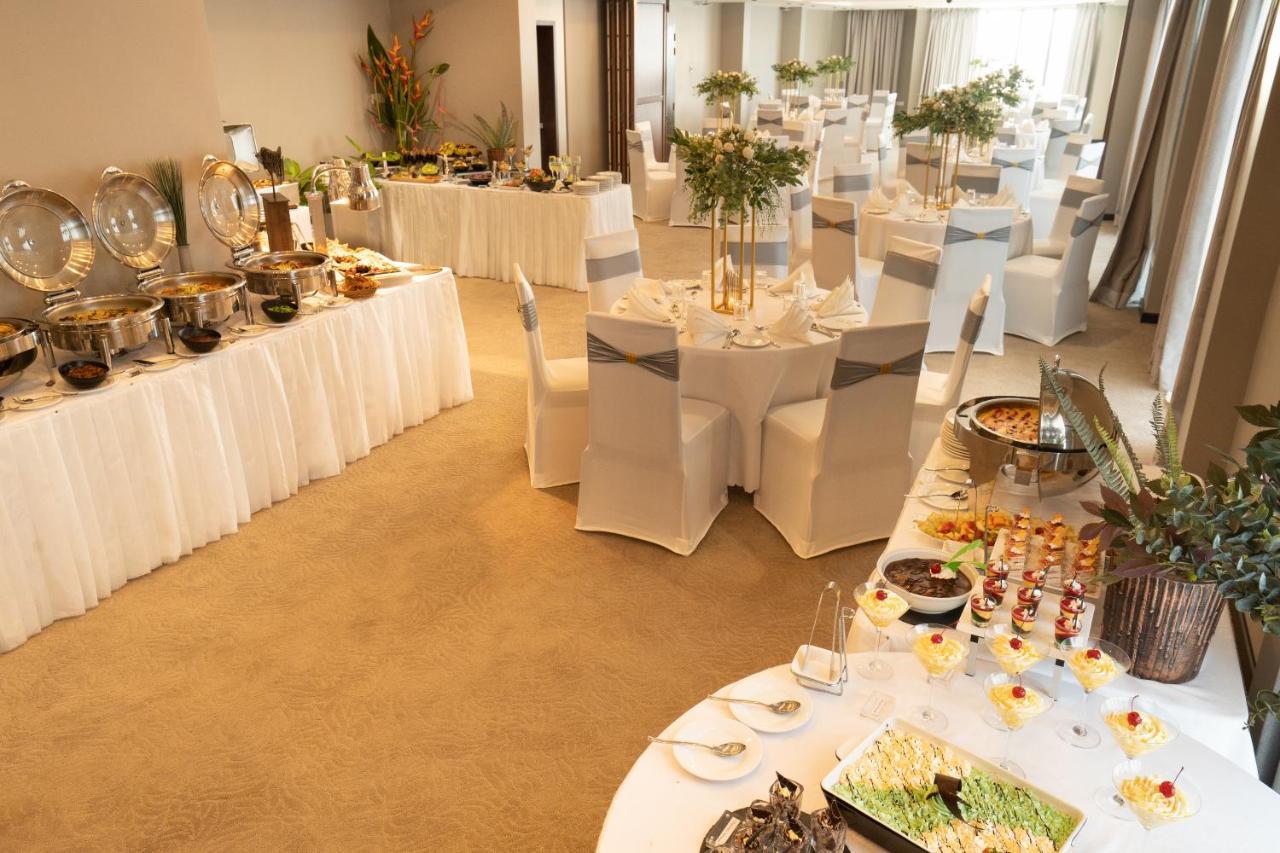 Hotel Maradha Colombo Esterno foto