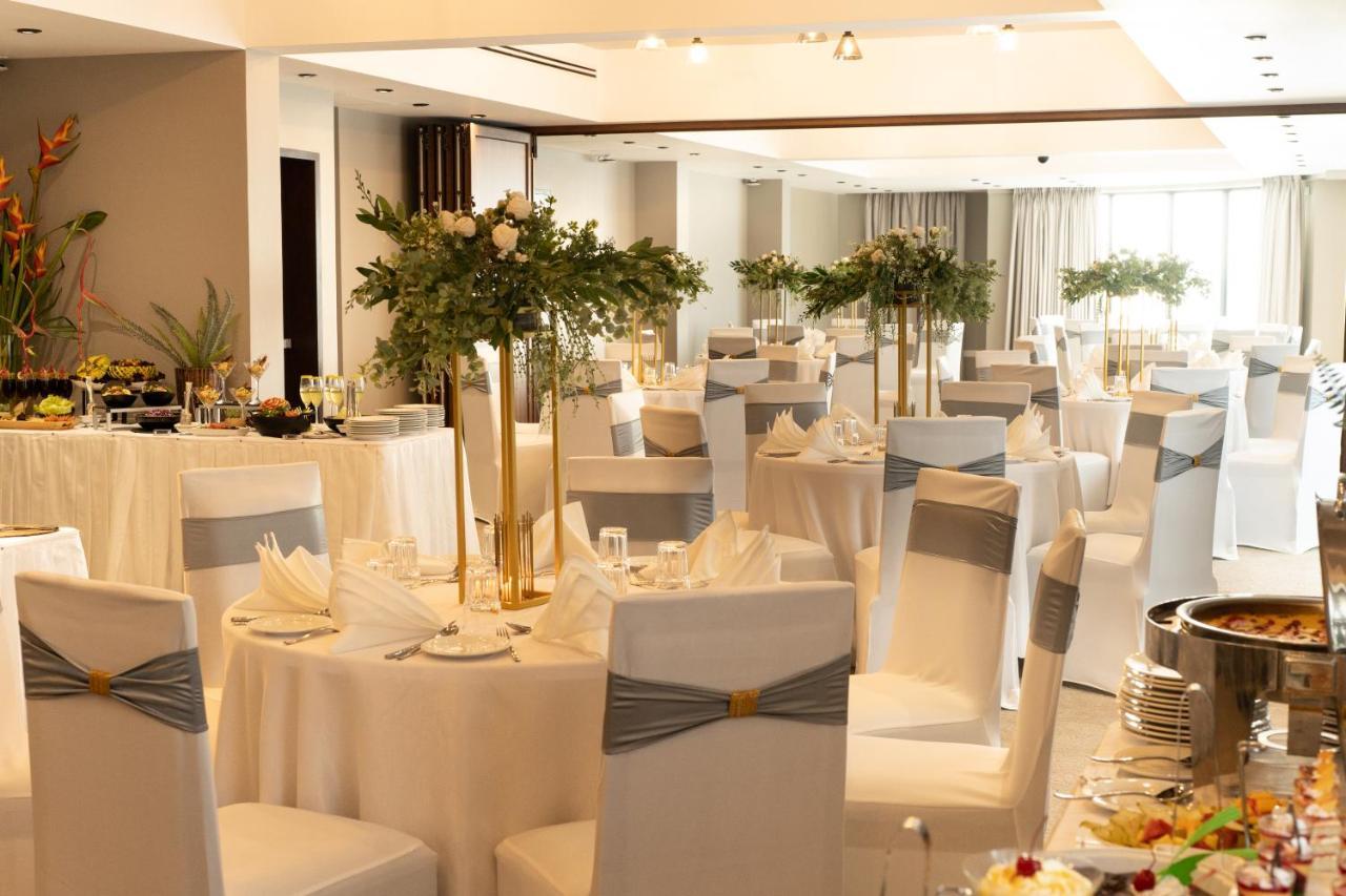 Hotel Maradha Colombo Esterno foto